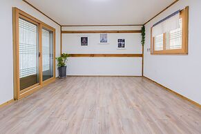 Gyeongju West Namsan Hanok Pension