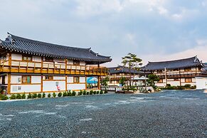 Gyeongju West Namsan Hanok Pension