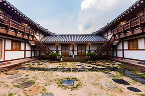 Gyeongju West Namsan Hanok Pension