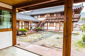 Gyeongju West Namsan Hanok Pension