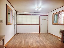 Gyeongju West Namsan Hanok Pension