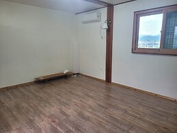 Gyeongju West Namsan Hanok Pension