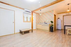 Gyeongju West Namsan Hanok Pension