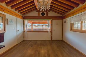 Gyeongju West Namsan Hanok Pension