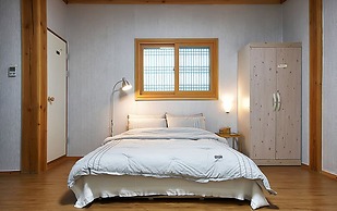 Gyeongju N Hanok Pension