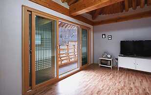 Gyeongju N Hanok Pension