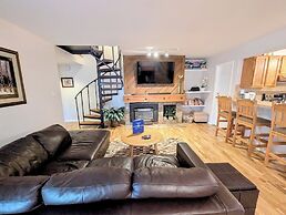 Flying Dutchman 1164 by SummitCove Vacation Lodging
