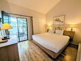 Flying Dutchman 1164 by SummitCove Vacation Lodging