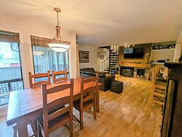 Flying Dutchman 1164 by SummitCove Vacation Lodging