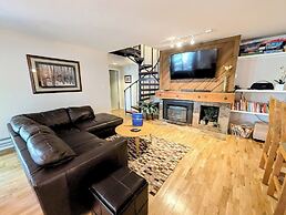 Flying Dutchman 1164 by SummitCove Vacation Lodging