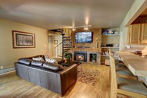 Flying Dutchman 1164 by SummitCove Vacation Lodging