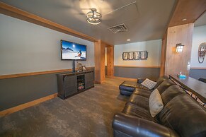 Expedition Station 8590 by SummitCove Vacation Lodging