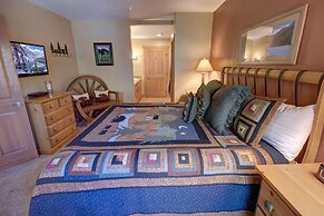 Expedition Station 8590 by SummitCove Vacation Lodging