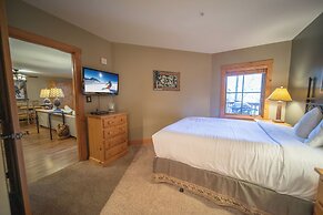 Expedition Station 8590 by SummitCove Vacation Lodging