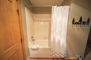 Expedition Station 8590 by SummitCove Vacation Lodging