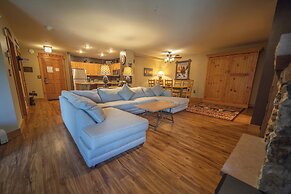 Expedition Station 8590 by SummitCove Vacation Lodging