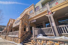 Expedition Station 8590 by SummitCove Vacation Lodging