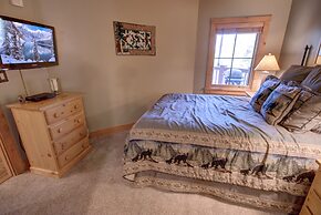 Expedition Station 8590 by SummitCove Vacation Lodging