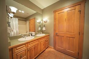 Expedition Station 8590 by SummitCove Vacation Lodging