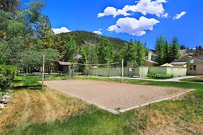 Flying Dutchman 1137 by SummitCove Vacation Lodging