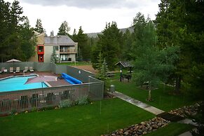 Flying Dutchman 1137 by SummitCove Vacation Lodging