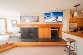 Lakeside 1495 by SummitCove Vacation Lodging