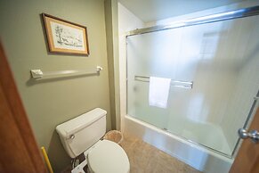 Lenawee 1738 by SummitCove Vacation Lodging