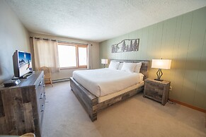Lenawee 1738 by SummitCove Vacation Lodging