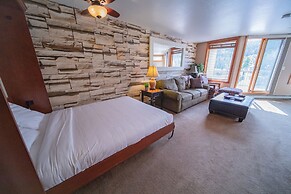 Lakeside 1481 by SummitCove Vacation Lodging