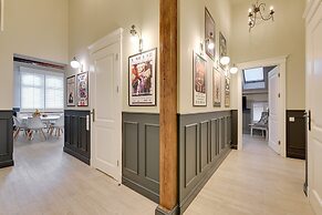 Lion Apartments - Scandi Love