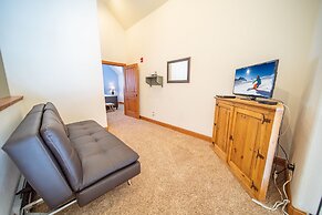 Antlers Gulch 303 by SummitCove Vacation Lodging