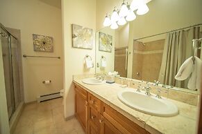 Antlers Gulch 303 by SummitCove Vacation Lodging