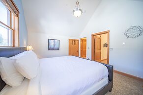 Antlers Gulch 303 by SummitCove Vacation Lodging