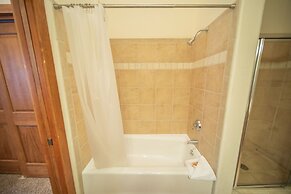 Antlers Gulch 303 by SummitCove Vacation Lodging