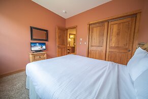 Antlers Gulch 303 by SummitCove Vacation Lodging