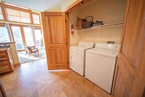 Antlers Gulch 303 by SummitCove Vacation Lodging
