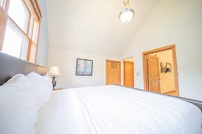 Antlers Gulch 303 by SummitCove Vacation Lodging