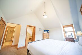 Antlers Gulch 303 by SummitCove Vacation Lodging