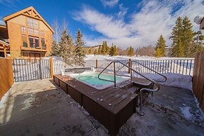Antlers Gulch 303 by SummitCove Vacation Lodging