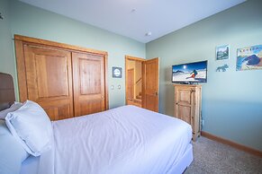 Antlers Gulch 303 by SummitCove Vacation Lodging