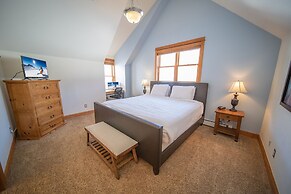 Antlers Gulch 303 by SummitCove Vacation Lodging