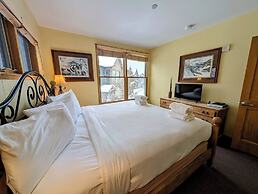 Black Bear 8035 by SummitCove Vacation Lodging