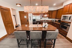 Lone Eagle 3000 by SummitCove Vacation Lodging