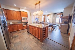 Lone Eagle 3000 by SummitCove Vacation Lodging