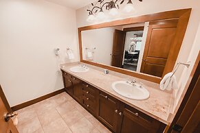 Lone Eagle 3000 by SummitCove Vacation Lodging