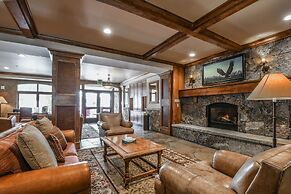 Lone Eagle 3000 by SummitCove Vacation Lodging