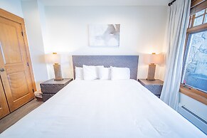 Lone Eagle 3000 by SummitCove Vacation Lodging