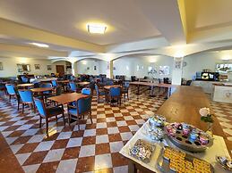 Villa Isabella Hotel & Residence