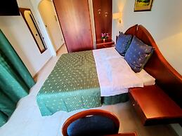 Villa Isabella Hotel & Residence