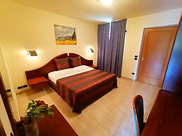 Villa Isabella Hotel & Residence